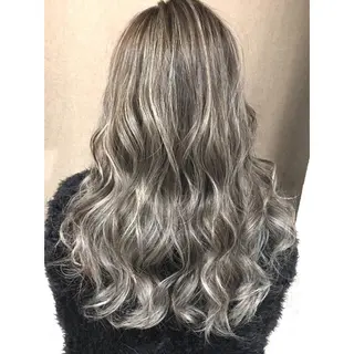 セミロング カラー 井上 一平のヘアスタイル