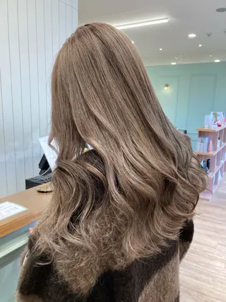 セミロング カラー むらたみずき /大宮ブリーチカラーのヘアスタイル