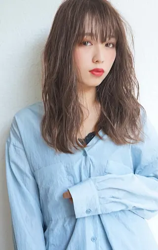 セミロング カラー ✨艶ブリーチカラー ✨四ノ宮裕己のヘアスタイル