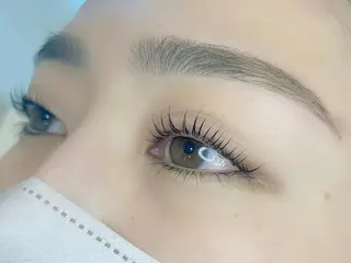 マツエク・マツパ アイブロウ 東野ゆい🌼 eyelashのマツエク・マツパデザイン