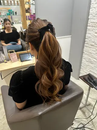 ミディアム miloc MOMOKAのヘアスタイル