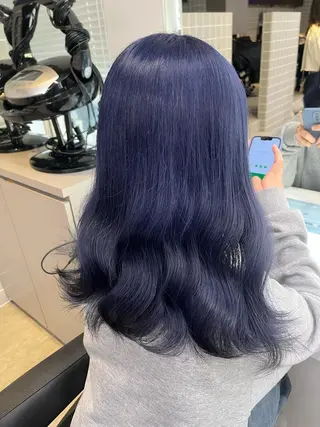 セミロング 寒色＆ブリーチ特化 寒色MiOのヘアスタイル
