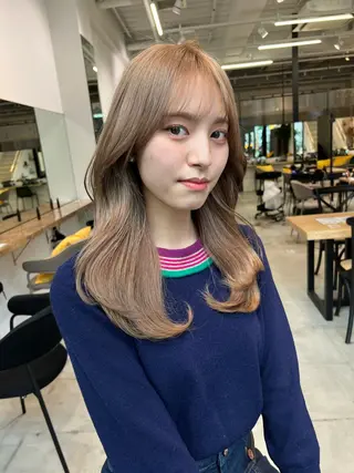 セミロング カラー VIEW GINZA所属・fitするカット♡ 暖色/ふうか◠‿◠のヘアスタイル