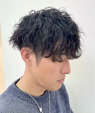 パーマ メンズ ユージ ✂︎ パーマ＆ハイトーンのヘアスタイル