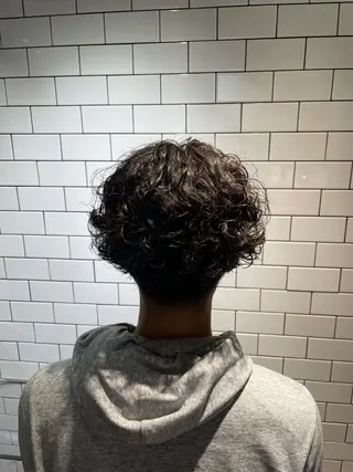 ショート パーマ メンズ 井上 飛鳥のヘアスタイル