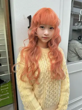 ロング ORIKA 美容室のヘアスタイル