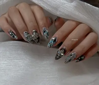 ネイル MQueen ネイルサロンマルのネイルデザイン