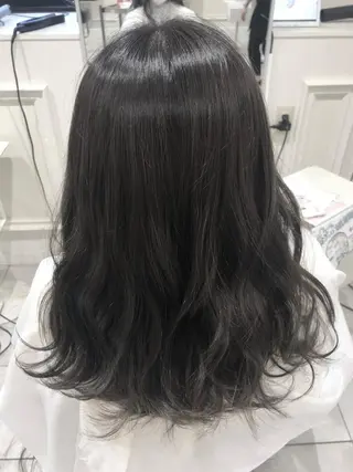 ロング カラー 関 彩花のヘアスタイル