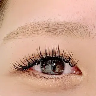 アイブロウ BellFlower Aki（眉・まつげ）のマツエク・マツパデザイン