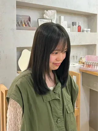 ミディアム カラー 鈴木 由衣のヘアスタイル