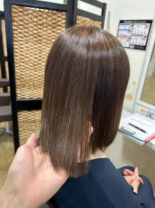 ミディアム ボブ/切りっぱなし/ 艶カラー/吉川清保のヘアスタイル