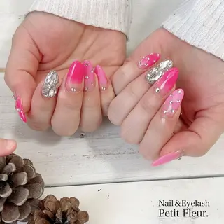 ネイル Petit Fleur所属・青柳 亜梨奈のマツエク・マツパデザイン