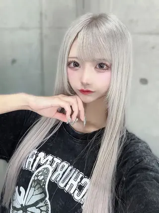 ロング カラー ホワイト&レイヤーカ ットエクステ長畠俊輔のヘアスタイル