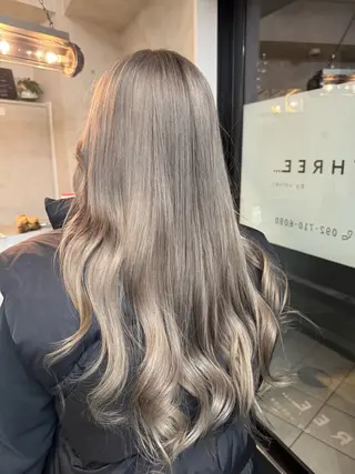 カラー 博多ブリーチ× 透明感/縮毛矯正のヘアスタイル