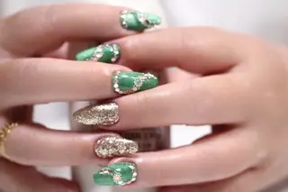 ネイル ママリンド　志村坂上店所属・しみ えんのネイルデザイン