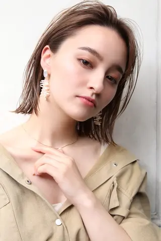 ミディアム カラー 秋葉 玲唯のヘアスタイル