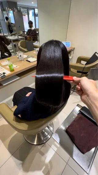 ロング 美髪ストレート AOYAGIのヘアスタイル