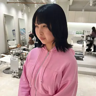 ミディアム カラー 周東 芽依のヘアスタイル