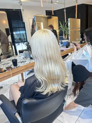 カラー miko🪽地毛風/ ハイトーン/レイヤーのヘアスタイル