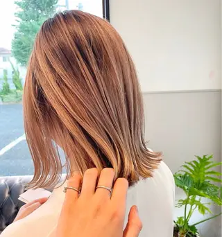 ミディアム 小林 彩音のヘアスタイル