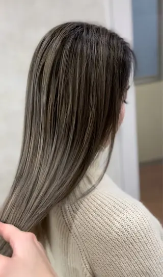 ロング カラー Blue高槻所属・ハイライト 透明感カラー松本のヘアスタイル