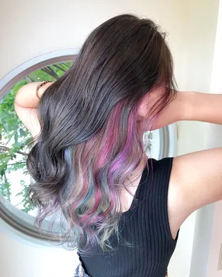 カラー ロング 上霜 菜月のヘアスタイル