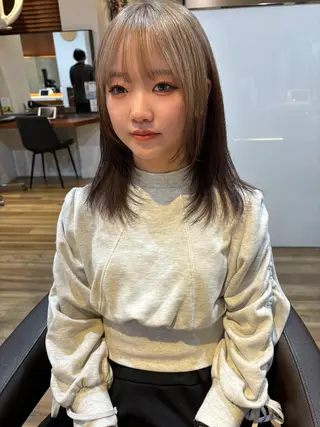 ミディアム カラー レイヤーカット /透明感/千葉怜寿のヘアスタイル