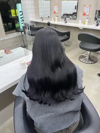 セミロング 寒色＆ブリーチ特化 寒色MiOのヘアスタイル