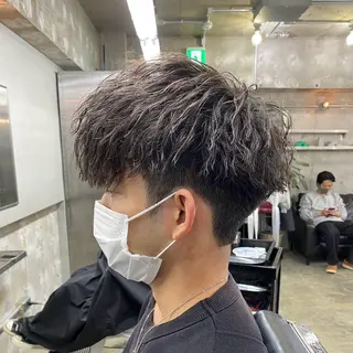 ショート カラー パーマ ヘアアレンジ メンズ メンズパーマ特化サロンLond LOGAN所属・SEIYA メンズパーマ職人のヘアスタイル