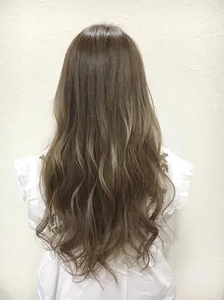 セミロング カラー 山田 守のヘアスタイル