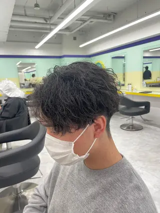 ショート パーマ ヘアアレンジ メンズ 艶カラー の達人のヘアスタイル