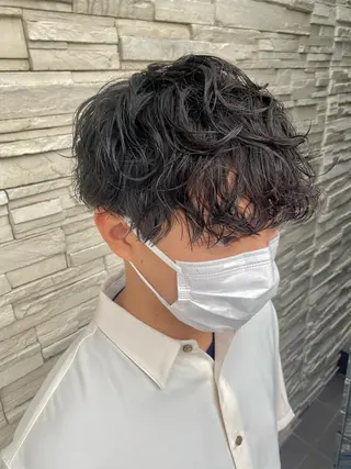 ショート パーマ メンズ 塩谷黎✨ブリーチ無W カラーメンズパーマ✨のヘアスタイル