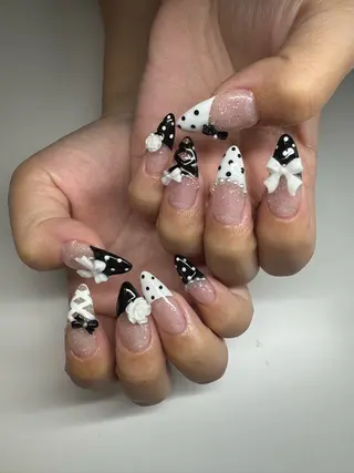 ネイル umi 🩵🤍のネイルデザイン