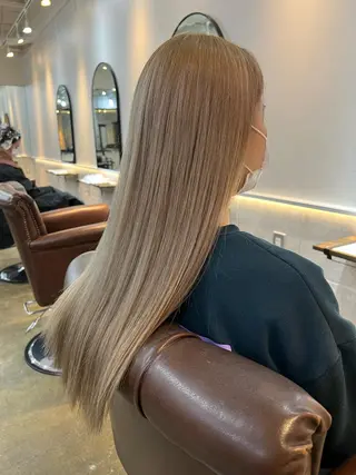 ロング カラー ，comma momoka🪄のヘアスタイル