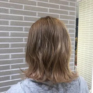 ミディアム カラー 山北 咲子のヘアスタイル