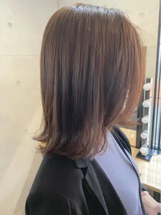 ミディアム カラー conne& ririのヘアスタイル