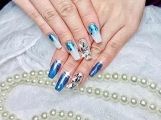 ネイル 🦋 Queenieのネイルデザイン