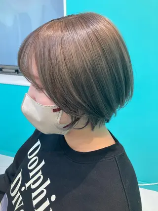ショート カラー 🫧透明感✨ブリーチ 💫ダメージレス🫧のヘアスタイル