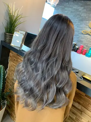ロング エクステ/ハイトーン レイヤーHIROのヘアスタイル