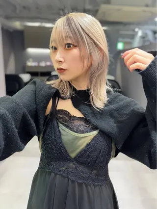 セミロング ukyo/カラー/ ブリーチ/ハイライトのヘアスタイル