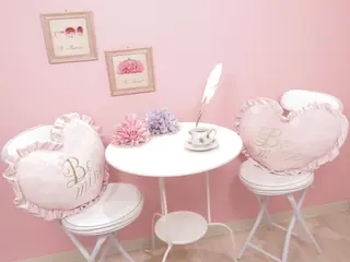 ショート カラー パーマ ヘアアレンジ キッズ ネイル マツエク・マツパ 都度払い脱毛サロン エピジェンヌ池袋店のエステ・リラクイメージ