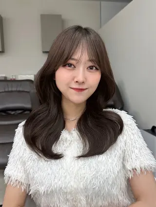 ミディアム Aura所属・丸山 心 / 艶カラーのヘアスタイル