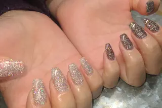 ネイル 13日3980円‼️ マグもデザインも◎のネイルデザイン