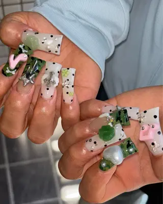 ネイル 🪐富島彩夏 /海外nail🪐のネイルデザイン