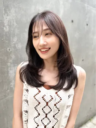 ミディアム ブリーチなしダブル/ レイヤーカット 小棹のヘアスタイル