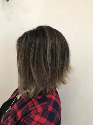 ミディアム カラー Style Tのヘアスタイル