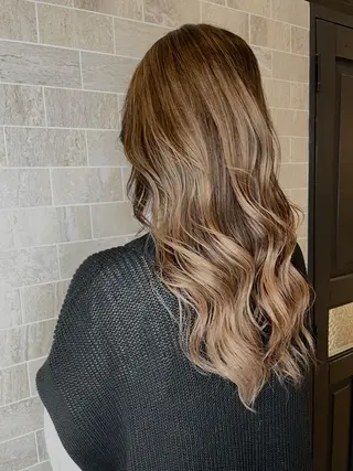 ロング ブリーチ毛矯正.髪質 改善.髪にドラマをのヘアスタイル