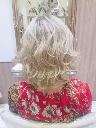 ミディアム カラー 古川 琴美のヘアスタイル