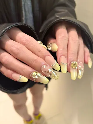 ネイル マツエク&まつげパーマMANA EYELASH STUDIO【バインドロック/パリジェンヌ】所属・MANA みみのネイルデザイン