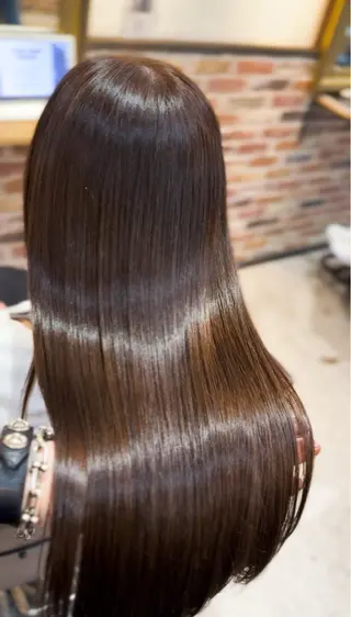 ロング 飯星慧斗 /ブリーチ、縮毛矯正のヘアスタイル